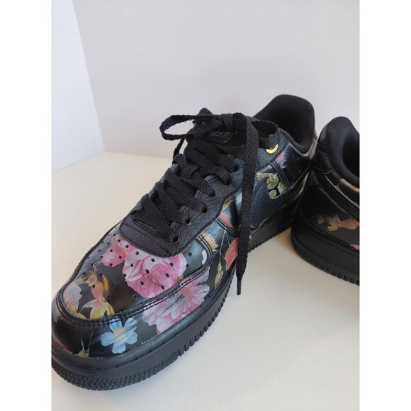 Nike Air Women\'s Size 9 Air Force 1 Black Floral  Low Top Leather Sneakers main image 4